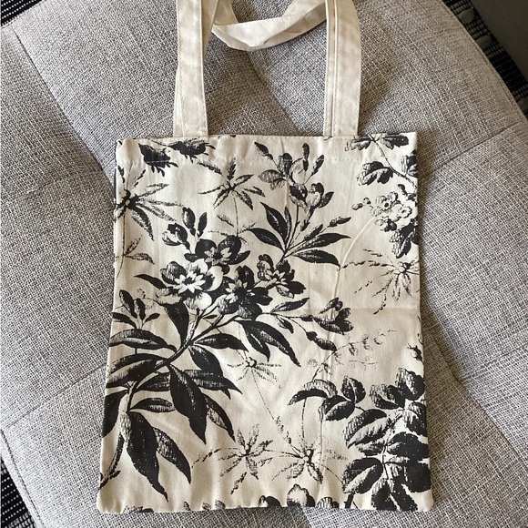 NEW Gucci Bloom Tote - Picture 2 of 8